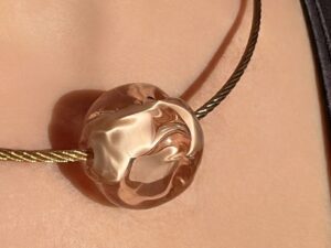 Collier Cable acier rosé - Perle en verre Filées au Chalumeau