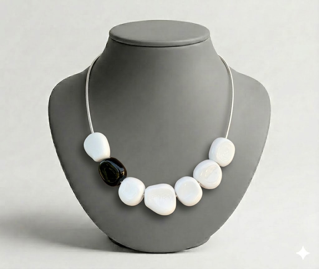 Collier perles en verre de Murano blanches plates Narinca