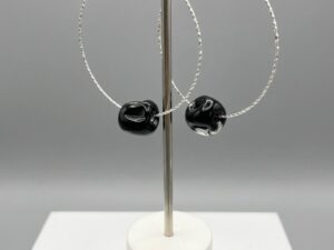 Boucles d'Oreilles Créoles Scintillantes Argent 925 et Perle Murano Noire