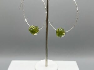 Boucles d'Oreilles Créoles Scintillantes Argent 925 et Perle Murano Olive