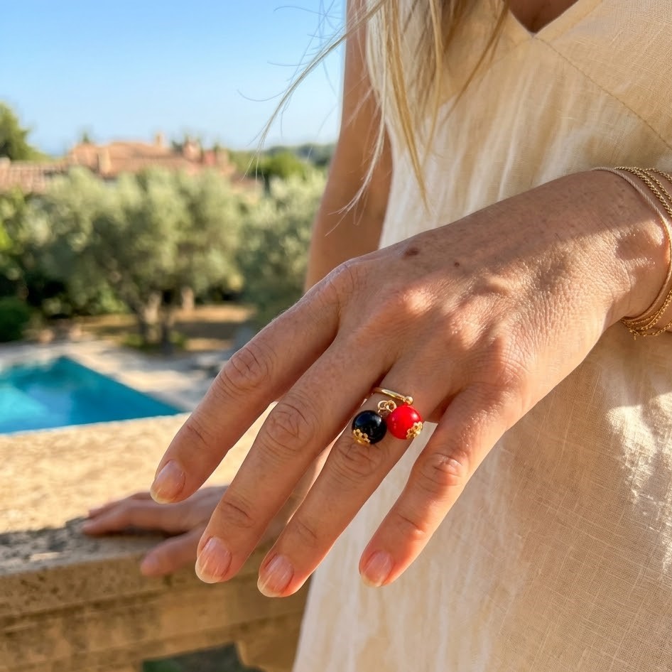 Bague réglable plaqué or perles Murano glass noir et rouge Estrella