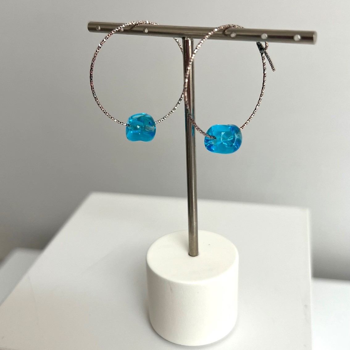 Créoles en Argent Scintillant et Perles de Verre Artisanales bleu turquoise