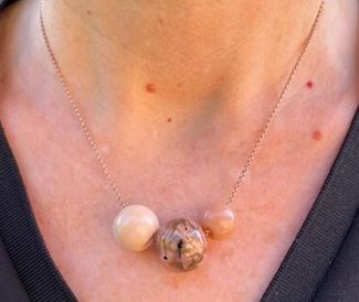 Collier Artisanal en Plaqué Or Rose et Perles de Murano - Rose Poudré Nacré Artisa – Image 2